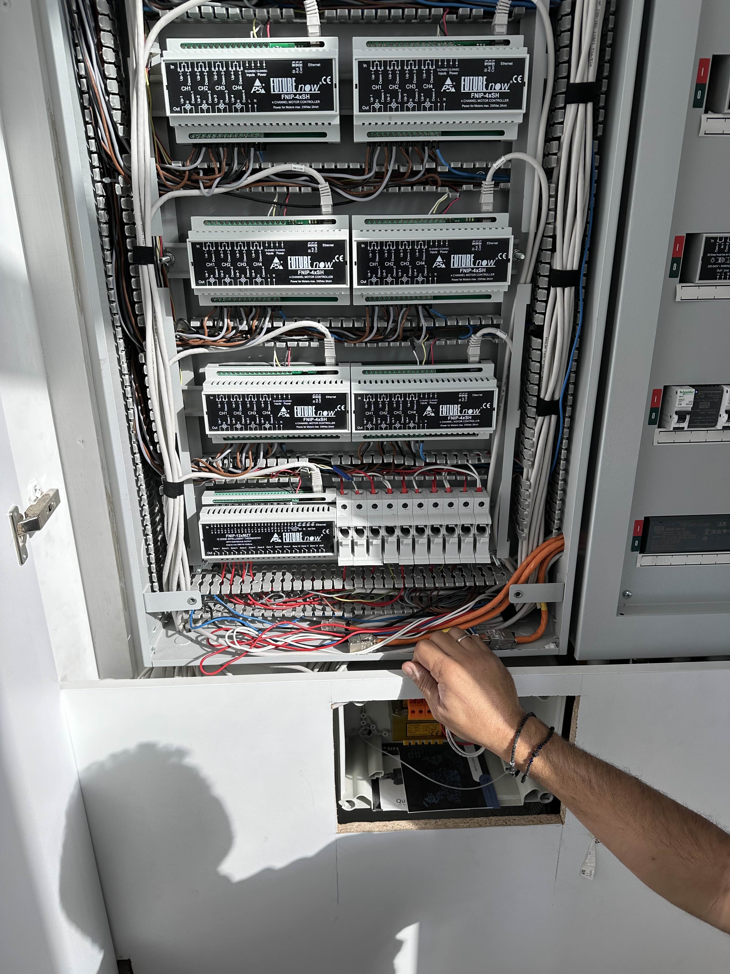 Infrastructure cabinet 03